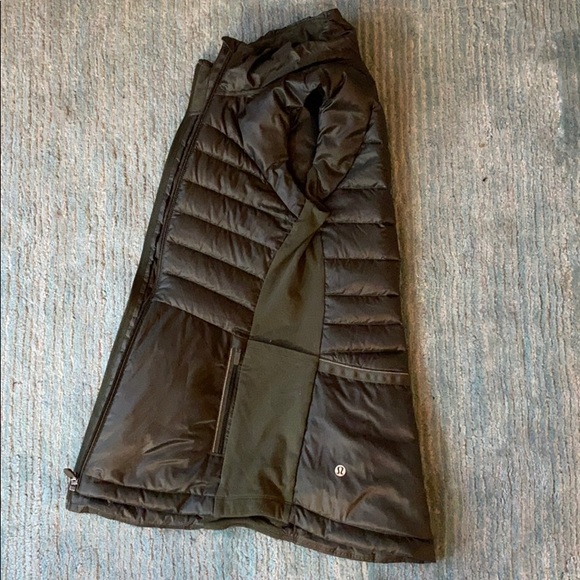 LuluLemon Down For A Run Vest •worn only once• - Picture 3 of 3